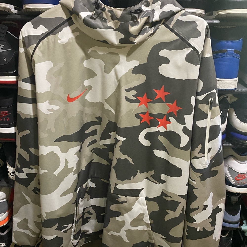 Nike field general fly rush hoodie size large